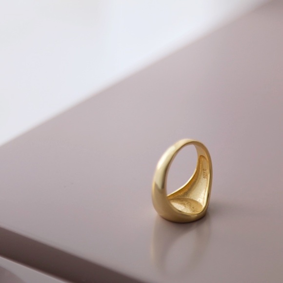 Signet Midi Ring | 14k Gold Plated - Picture 3 of 8